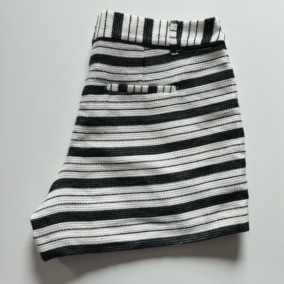 Shorts by ELLE. Size 10 - Picture 2 of 5